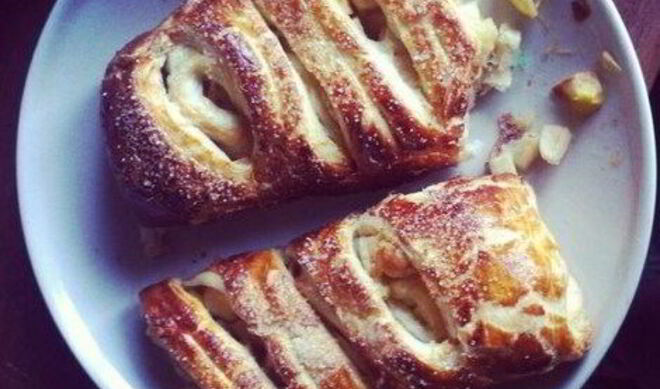 Яблочный рулет