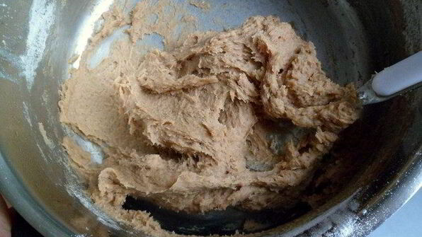 мини-торт из мокко-профитролей со сливочным кремом, кофейным муссом и белым шоколадом