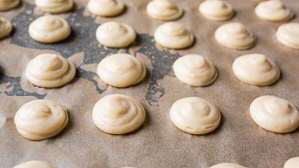 перевернутые профитроли с сырным кремом и перцем