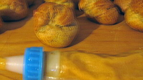 профитроли из льняной муки с яблочно-карамельным муссом