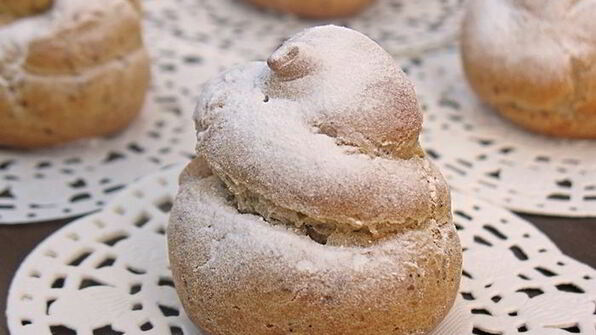 профитроли из льняной муки с яблочно-карамельным муссом