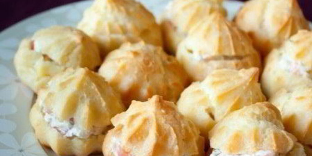 Рецепт профитролей со сливочным сыром и лососем