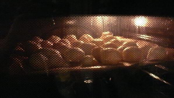 торт башня из профитролей