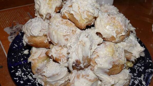 торт башня из профитролей