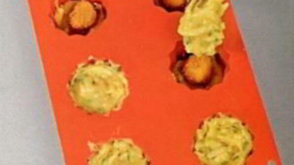 эклеры из заварного теста с белыми грибами