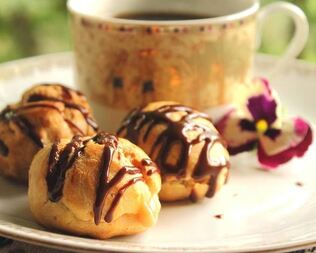 Эклеры с кофейным кремом Гроза