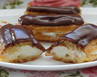 Эклеры с темным шоколадом