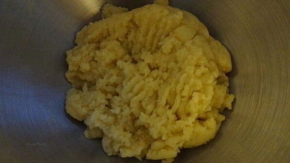 эклеры с темным шоколадом