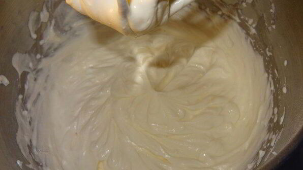 эклеры с темным шоколадом