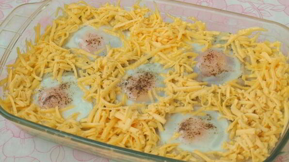 картофельная запеканка с яичницей