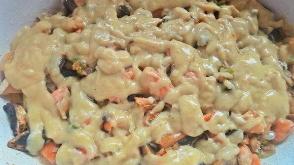 картофельно-рыбная запеканка под соусом бешамель