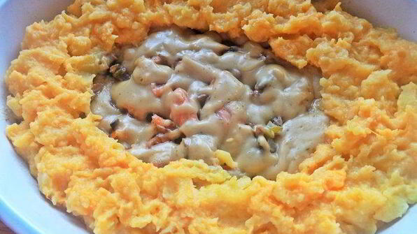 картофельно-рыбная запеканка под соусом бешамель