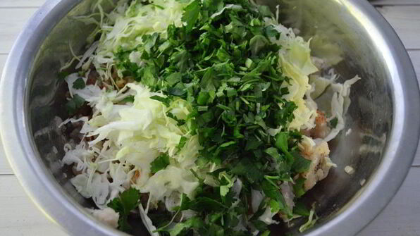 мясная запеканка с капустой в кабачковой шубе