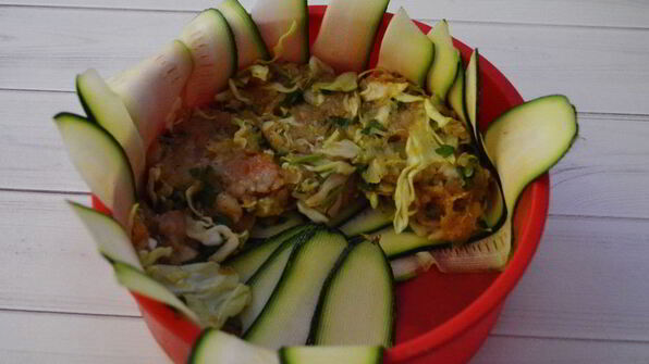 мясная запеканка с капустой в кабачковой шубе