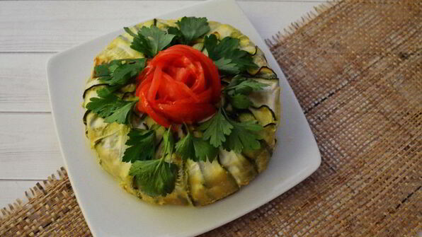 мясная запеканка с капустой в кабачковой шубе