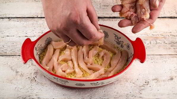 пшенная запеканка с курицей и шпинатом