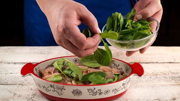 пшенная запеканка с курицей и шпинатом