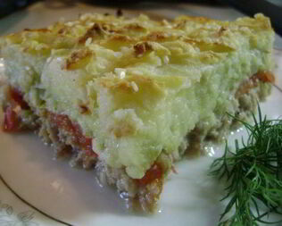 Слоеная запеканка с мясом и сыром