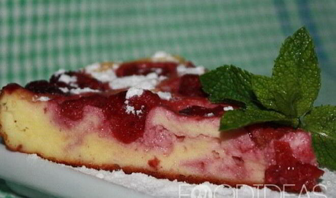 Творожная запеканка с клубникой в мультиварке