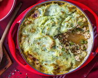 Запеканка из картофеля с индейкой и овощами