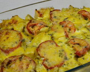 Запеканка из молодого картофеля и томатов