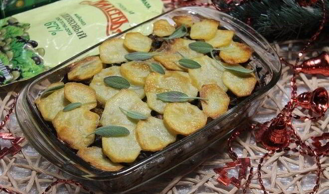 Запеканка с картофелем, курицей и грибами
