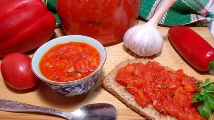 Аджика из помидор пальчики оближешь