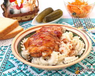 Куриные бедрышки запеченные с аджикой