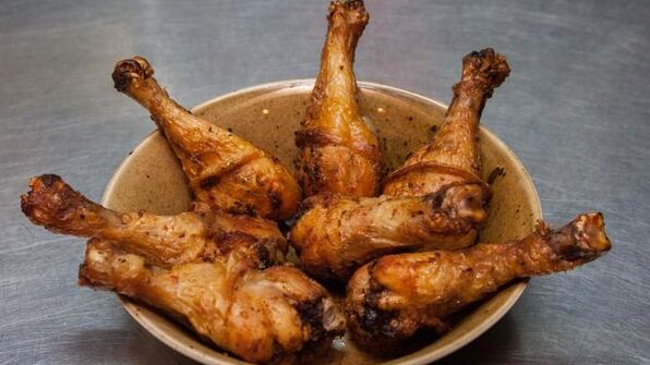 куриные голени с аджикой в слоеном тесте