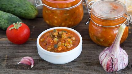 Огуречно-томатная приправа в стиле аджики