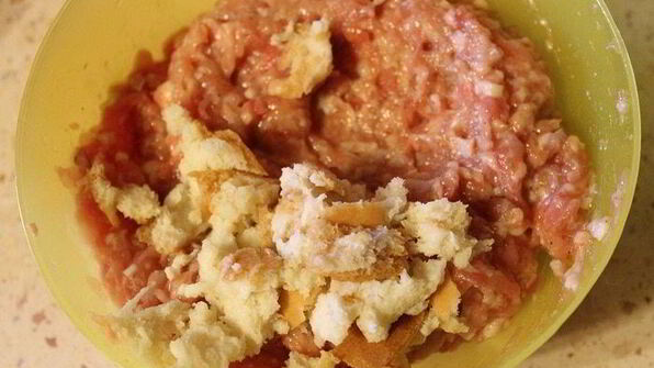 рулетики из капусты, запеченные в аджике