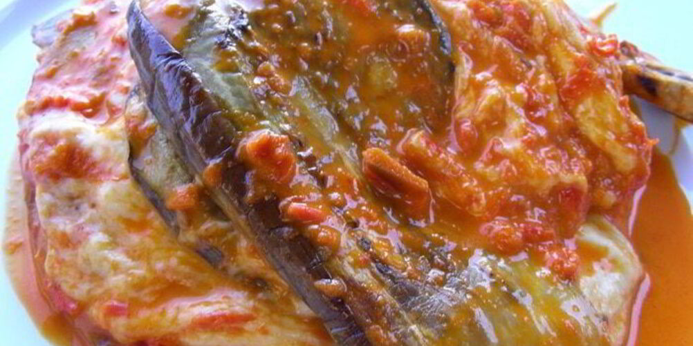 Рецепт запеканки из баклажанов с аджикой и моцареллой