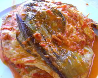 Запеканка из баклажанов с аджикой и моцареллой