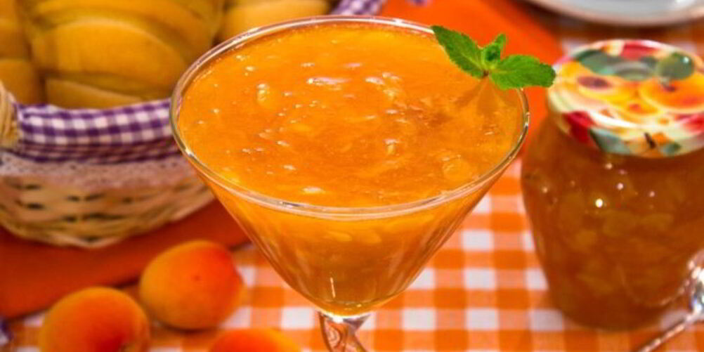 Рецепт абрикосового джема с миндальными лепестками