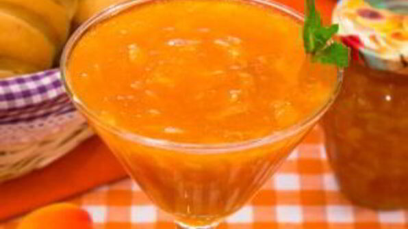 абрикосовый джем с миндальными лепестками