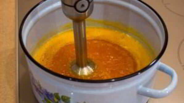 абрикосовый джем с миндальными лепестками