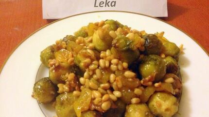 Брюссельская капуста с орешками и джемом