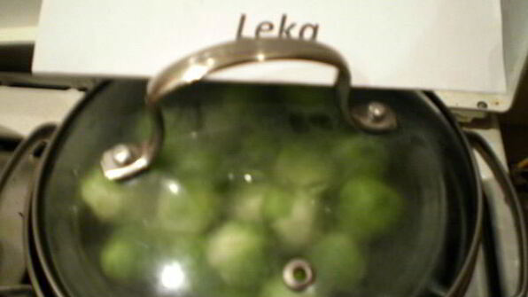 брюссельская капуста с орешками и джемом