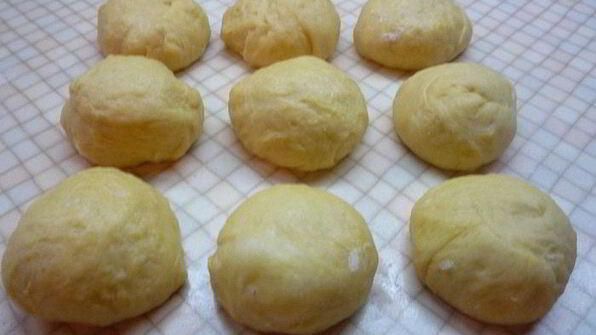 булочки с брусничным джемом данубио