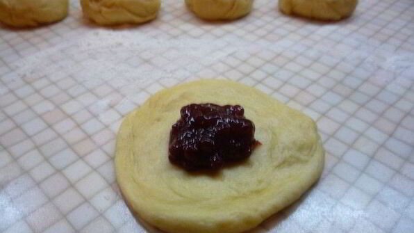 булочки с брусничным джемом данубио