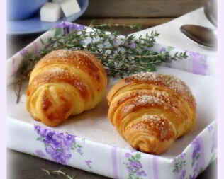 Булочки слоеные с джемом и вареной сгущенкой