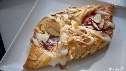 Датские булочки с марципаном и джемом