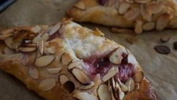 датские булочки с марципаном и джемом