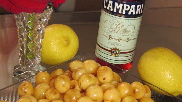 джем из черешни и персиков с лепестками роз