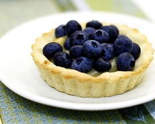 Лимонные корзиночки с черникой и джемом