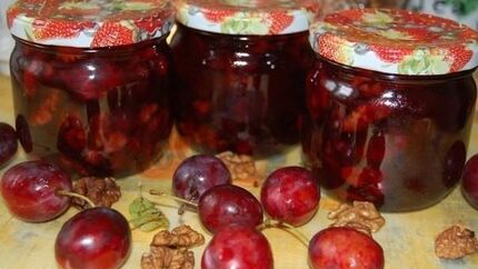 Сливовый джем с орехами