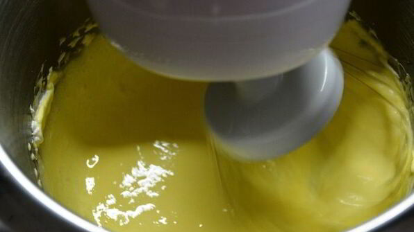 сметанный соложеник с клубничным джемом