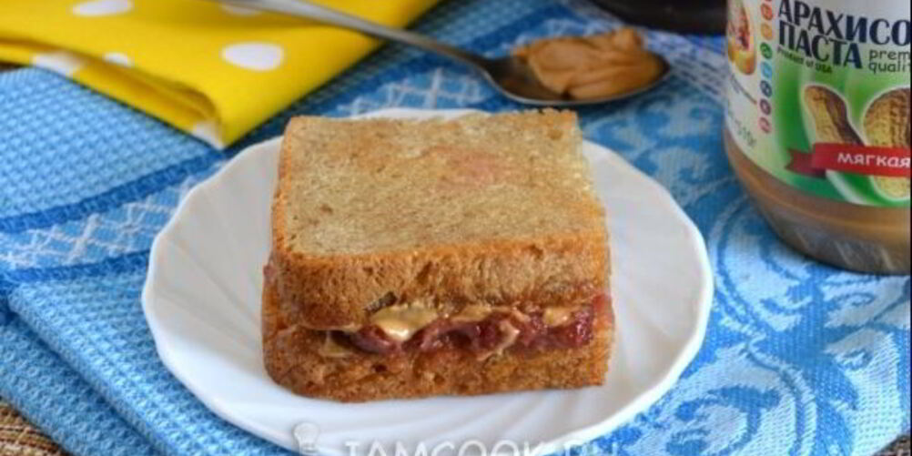 Рецепт тостов с арахисовым маслом и джемом
