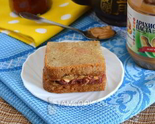 Тосты с арахисовым маслом и джемом