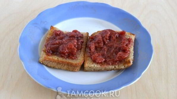 тосты с арахисовым маслом и джемом